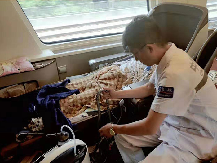 飞机及高铁转运病人5