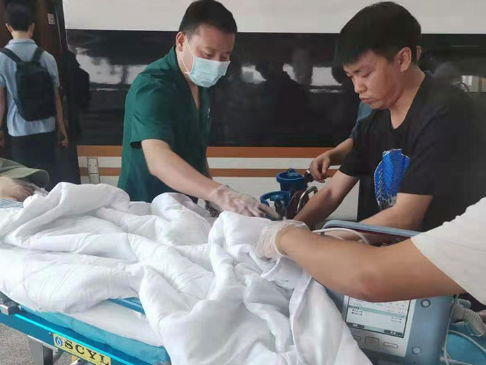 飞机及高铁转运病人11